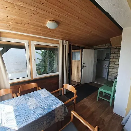 Kishaz A Hegyen Apartment