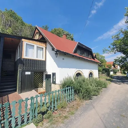 Apartment Kishaz A Hegyen Csopak